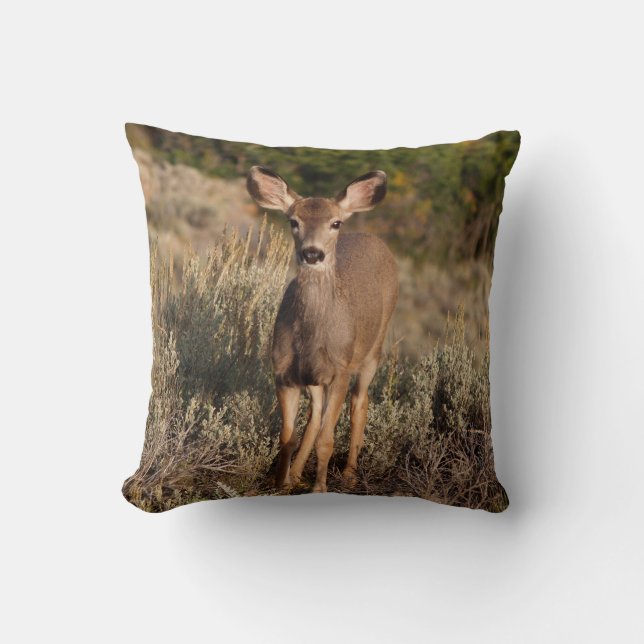 Reversible Fawn on a Pillow Kudde (Framsida)