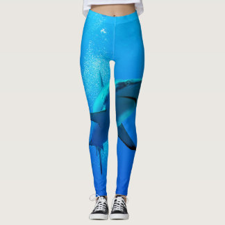 Revhaj som simmar i blått leggings