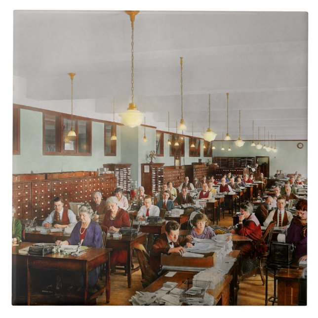 Revisorn - Arbetsnarkoman 1923 Kakelplatta (Framsidan)