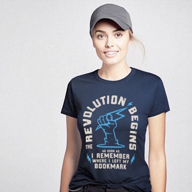 Revolution Begins Bok Älskare Funny T Shirt (Revolution Begins Book Lover Funny T-Shirt)