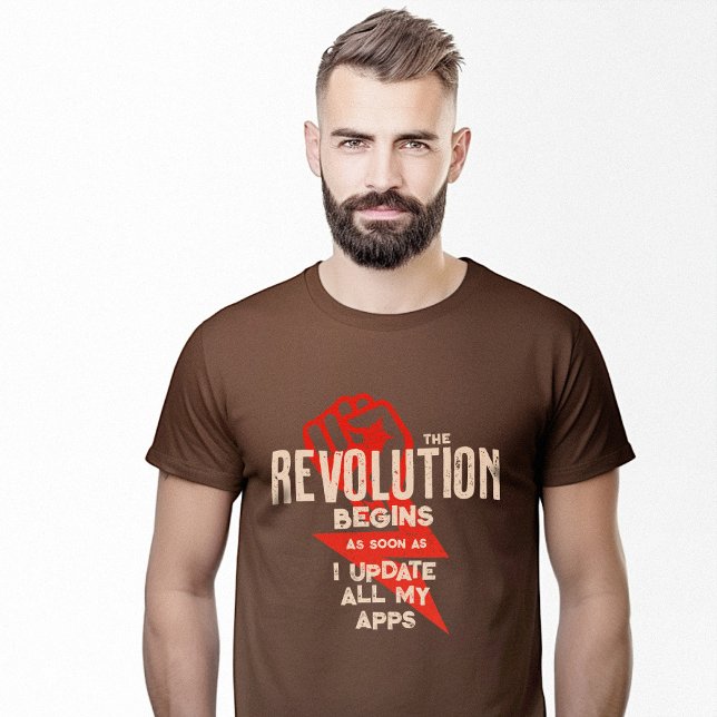 Revolutionen börjar med uppdaterade appar Geek Fun T Shirt (Revolution Begins Updated Apps Geek Funny T-Shirt)