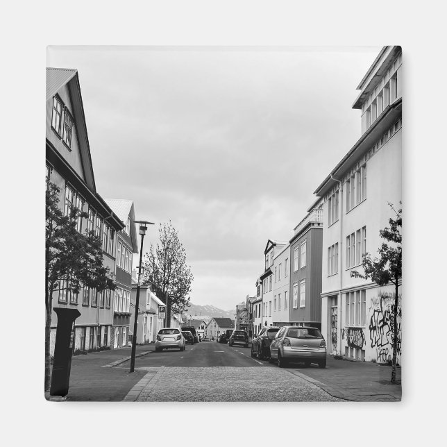 Reykjavik Street Scene Island Black and White Magnet (Framsidan)