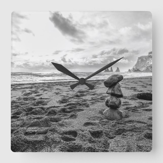 Reynisfjara Beach Cairn Fyrkantig Klocka (Framsida)