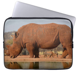 Rhino med lera på hudfoto laptop fodral