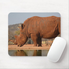 Rhino med lera på hudfoto musmatta