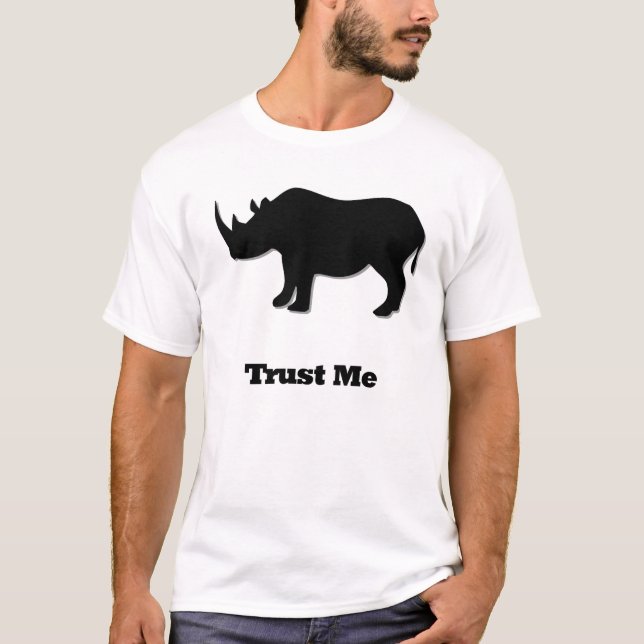 Rhino Trust Me svart Tee Shirt (Framsida)