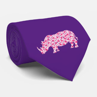 Rhinoceros tillverkad av små rosor från kärlek slips