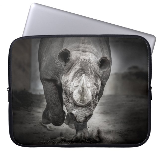 Rhinoceros: Vild Animal Porträtt. Laptop Fodral (Framsidan)