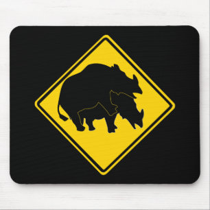 RHINOS SOM KORSAR VÄGMÄRKET MUSMATTA