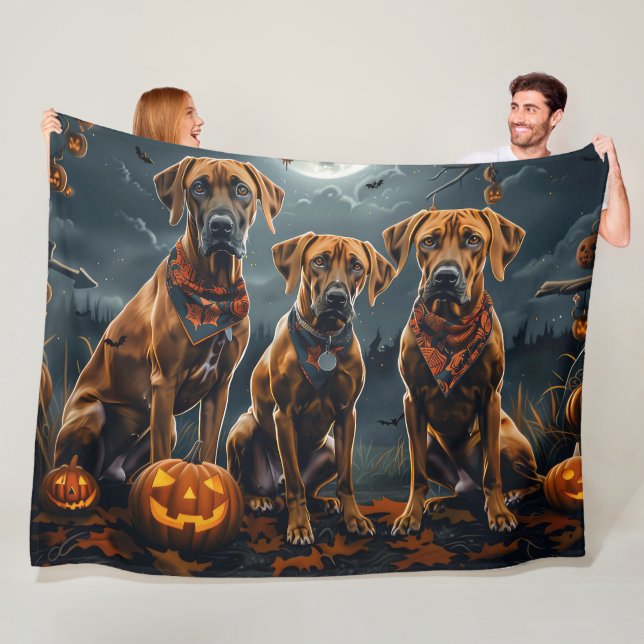 Rhodesian Ridgeback Halloween Spooky Fleecefilt (På plats)