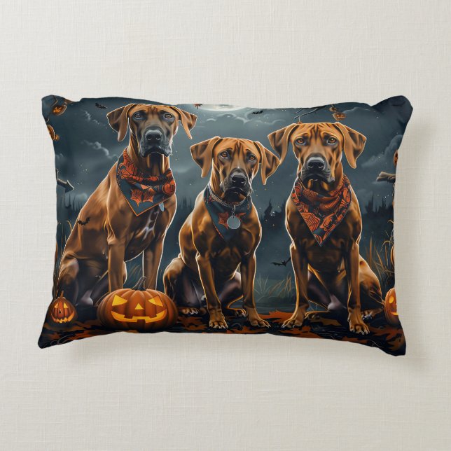 Rhodesian Ridgeback Halloween Spooky Prydnadskudde (Baksidan)
