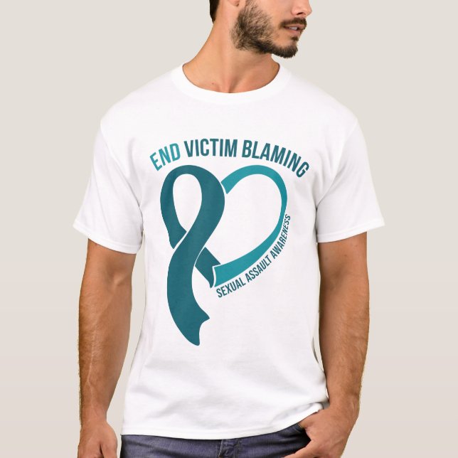 Ribbon Hearts End Victim Blaming Assault Awareness T Shirt (Framsida)