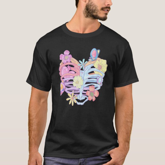 Ribcage Pastel Goth Flowers Butterflies T Shirt (Framsida)