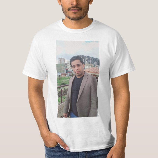 Ricardo Milos is alive  T Shirt (Framsida)