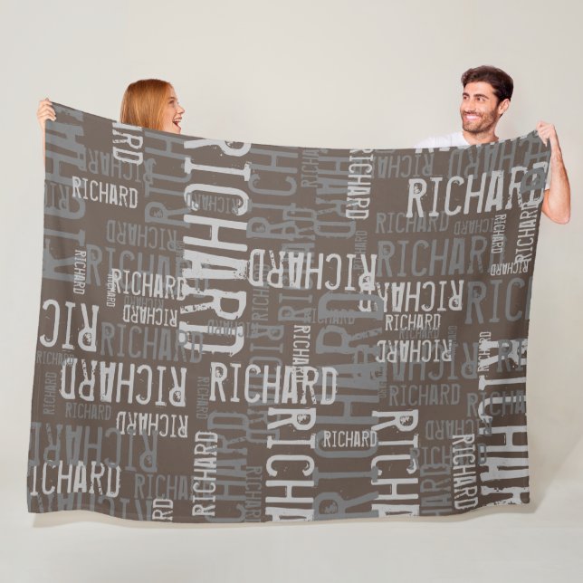 Richard anpassat namn modern typography brownish fleecefilt (På plats)