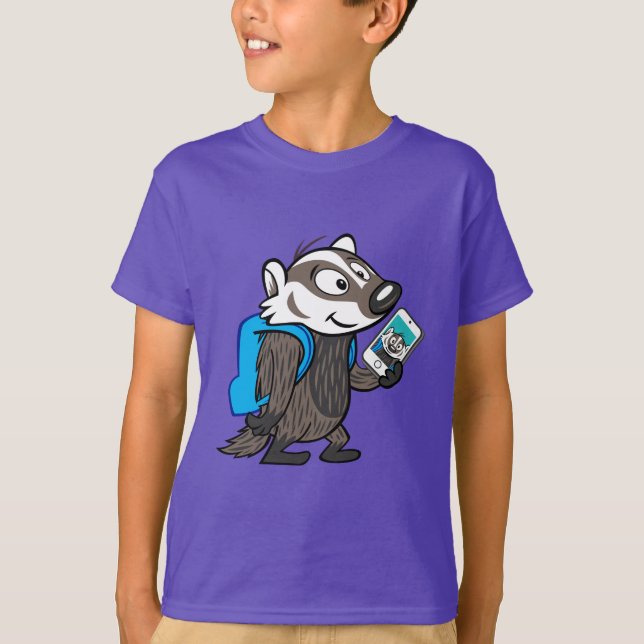 Ricky Raccoon | Boomer Badger Selfie Tee Shirt (Framsida)