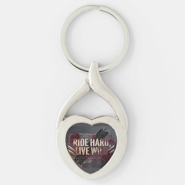 rida hårt leva vilt twisted heart silverfärgad nyckelring (Framsidan)