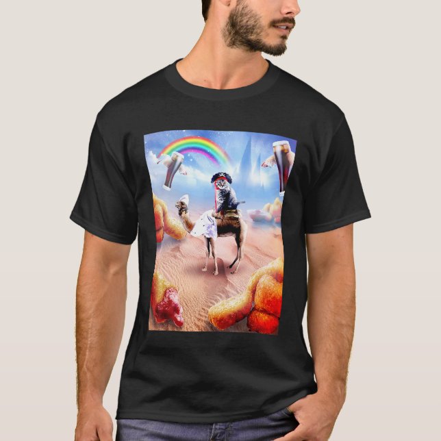 Ridande kamel med kycklingnuggets och cola t shirt (Framsida)