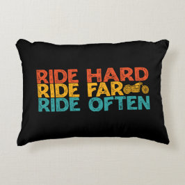 Ride hard Ride Far Ride Ofta motorcykelförare Prydnadskudde