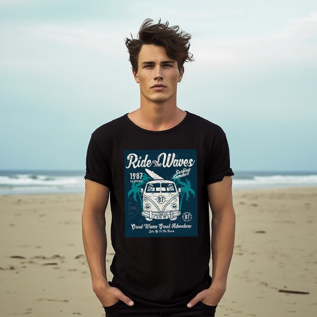 Ride the Vågar Retro Surfing T Shirt (Skapare uppladdad)