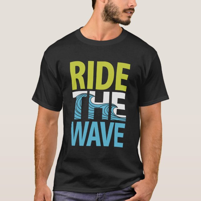 Ride the Wave - Trendig Motivational Black T-shirt (Framsida)