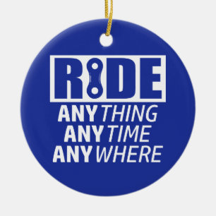 Ride, vad som helst, när som helst. julgransprydnad keramik