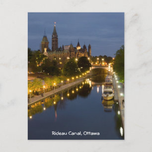 Rideau Canal och Byggnad i Natten Vykort