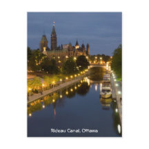 Rideau Canal och Byggnad i Natten