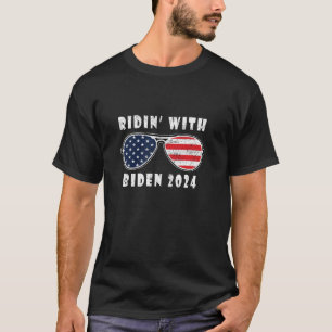 Ridin med Biden 2024 US Flagga Joe Aviator Sunglas T Shirt