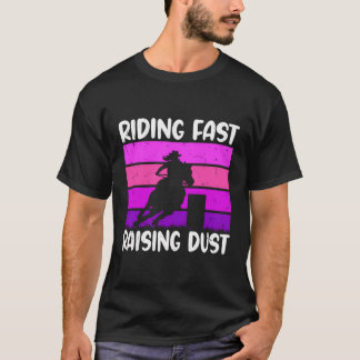 Riding Fast Raising Dust Rodeo Barrel Tävla T Shirt