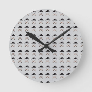 Riding helmet and crops clock rund klocka
