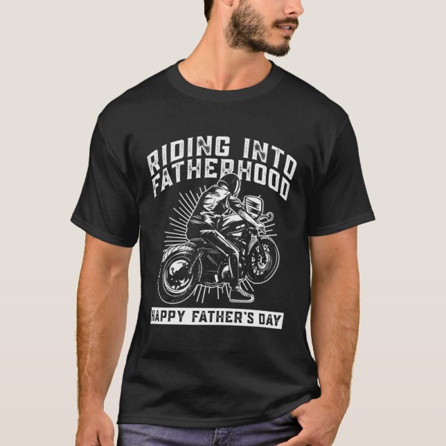 Riding Into Fatherhood Happy Father's Day  Motorcy T Shirt (Framsida)