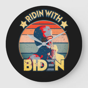 Ridin'med biden eating ice-Cream Retro Sunset Stor Klocka
