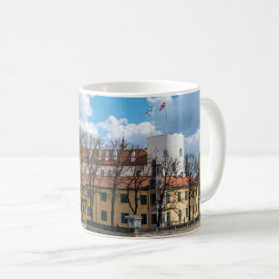 Riga Castle under solnydagen i Riga, Lettland Kaffemugg