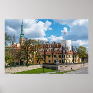 Riga Castle under solnydagen i Riga, Lettland Poster