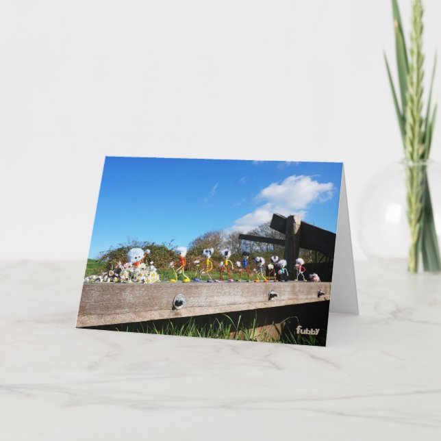 Rijtje Fubby's die in een optocht met madeliefjes. Tack Kort (Framsida)