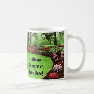 Rik landskap gräsmattaomsorgaffär kaffemugg