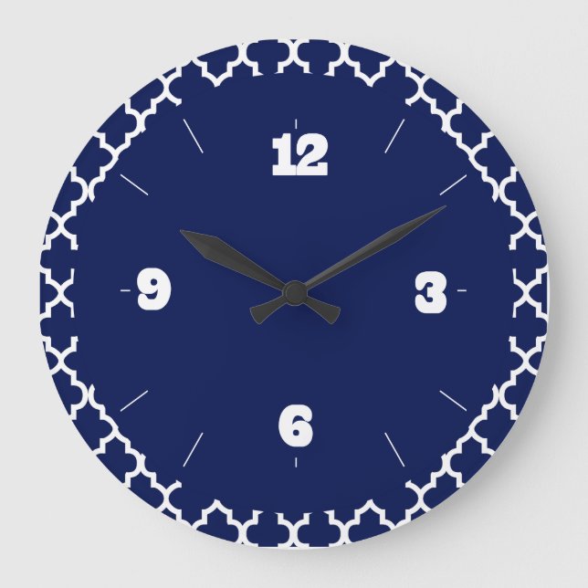 Rik Navy Blue and White Quatrefoil Mönster Stor Klocka (Framsida)