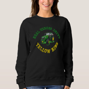 Riktiga hjältar kör traktorer med gula fälgar bond t shirt