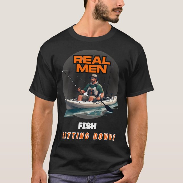 Riktiga män fiskar sittande t shirt (Framsida)