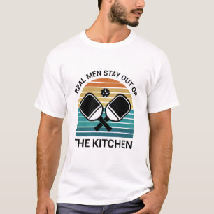 Riktiga män håller sig borta från köket - Pickleba T Shirt