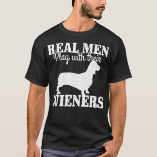 Riktiga män leker med sin wienerhund - roligt t shirt
