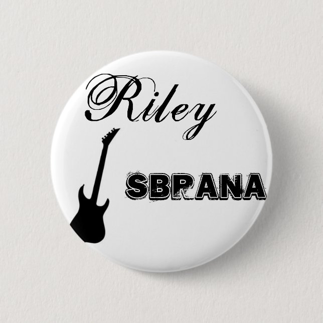 Riley Sbrana knäppas det standarda formatet Knapp (Framsida)