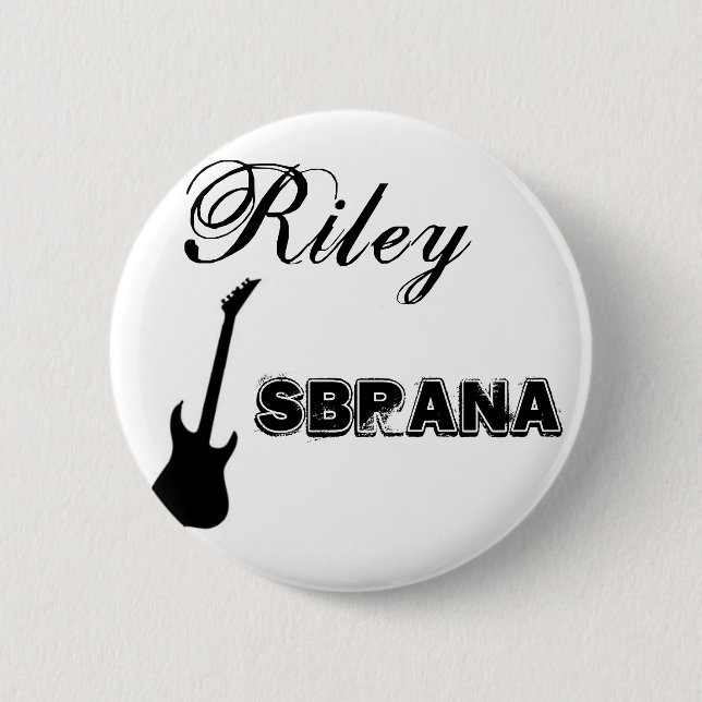 Riley Sbrana knäppas det standarda formatet Knapp (Framsida)