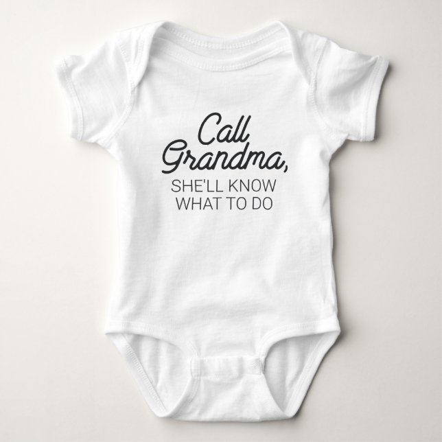 Ring Mormor Roligt Bebis T Shirt (Framsida)