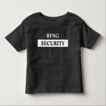 Ring Security Ring Bearer Namn T Shirt<br><div class="desc">Få din ring-ägare att känna sig speciell med den här ring-säkerhetsskjortan. Klicka - personalisera -för att enkelt lägga till ditt anpassade namn. Snyggtens balk- och vitdesign.</div>