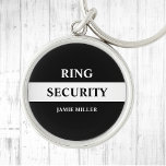 Ring Security Ring Bearer Rund Silverfärgad Nyckelring<br><div class="desc">Låt din ring-ägare känna sig som ett hemligt agent med den här snyggten svarta och vita nyckelkedjan "Ring Security". Utformningen har en elegant, agent stil-design som säkert imponerar. Perfekt för bröllop, med den här kommandoknappen läggs en roligt och en unik beröring till på din speciella dag. Med trendiget och snyggten...</div>