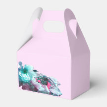 Ringar med vit ros petals