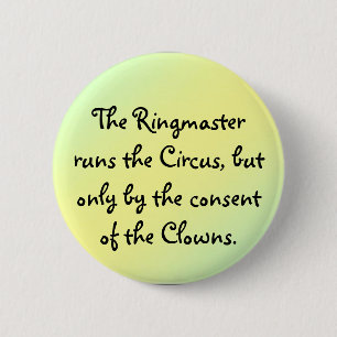 Ringmasteren kör cirkusen knapp