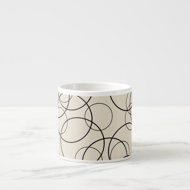 Ringmönster svart på beige espressomugg (Framsidan)